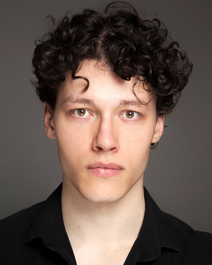 Headshot of Thomas Barry