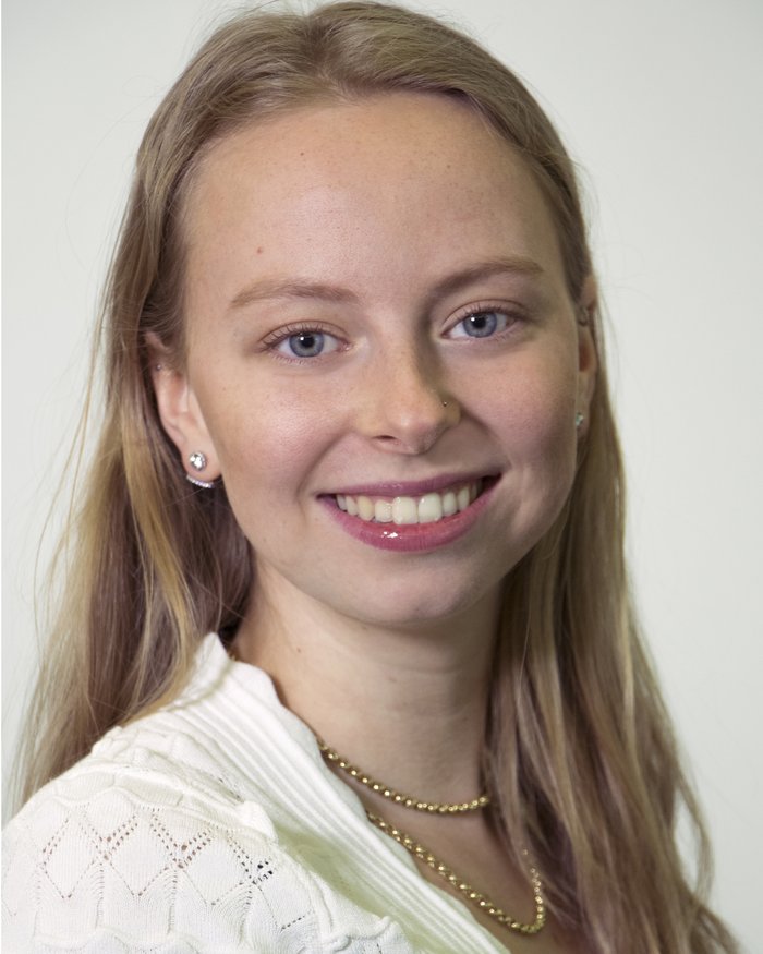 Headshot of Emily de Mariveles