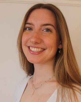 Headshot of Izzy Hobby
