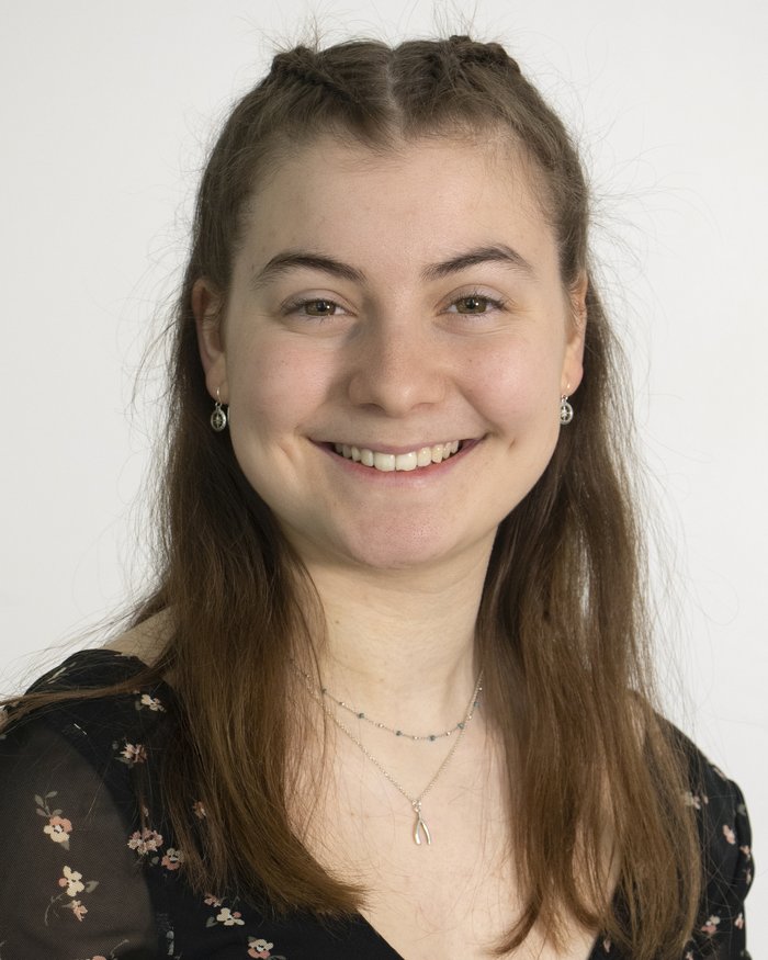Headshot of Lara Carey