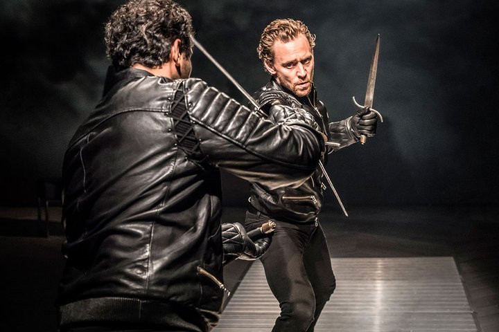 Tom Hiddleston and Irfan Shamji fencing in a scene from Hamlet